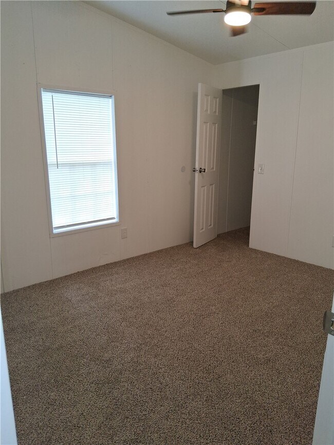 910 Sands Rd