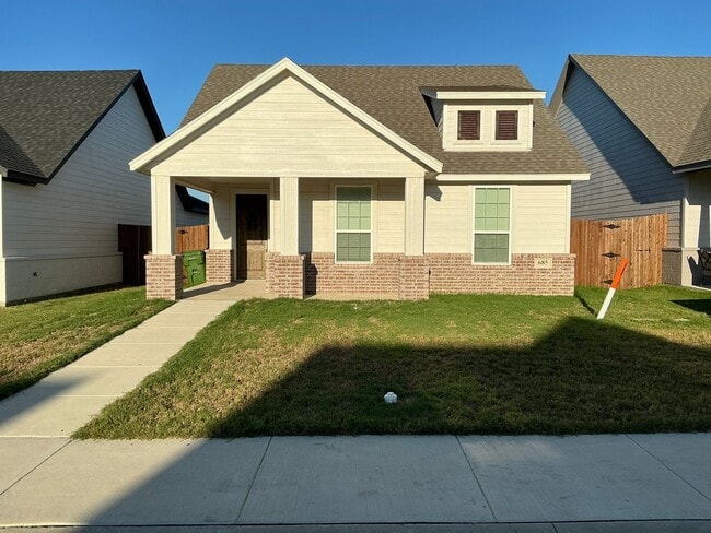 Building Photo - 3/2 - 2 CAR GARAGE - HOME for the HOLIDAYS...