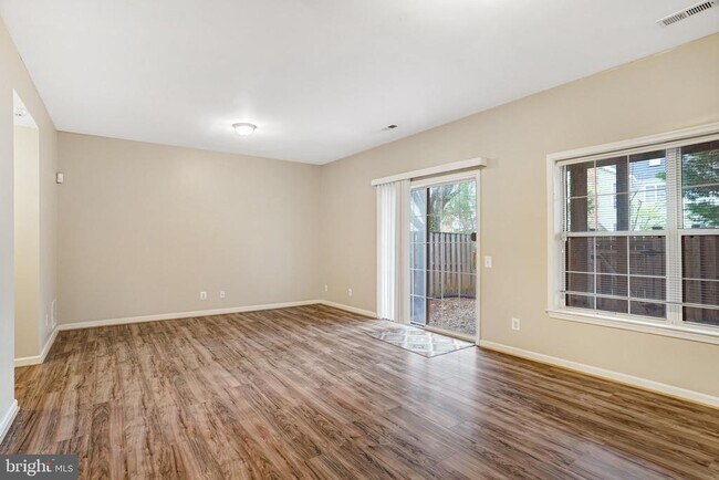 Photo - 20927 Trinity Square