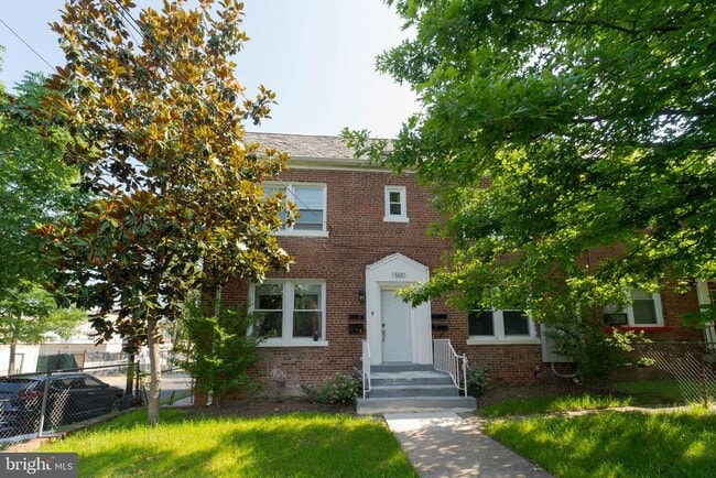 Building Photo - 1500 V St SE Rental