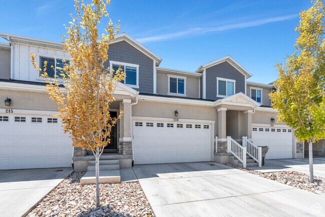 Photo - 219 W Silver Springs Dr