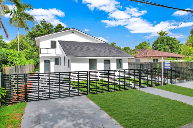 Photo - 972 SW 44th Ave