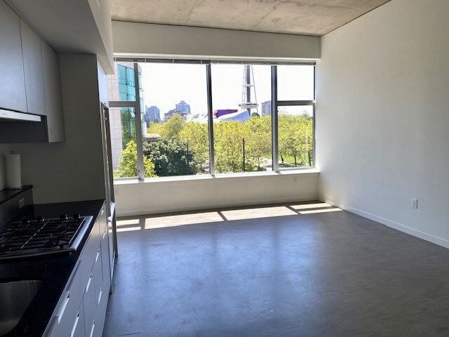 Tope Floor - 500 Mercer St Unit 501 Roy Street M345