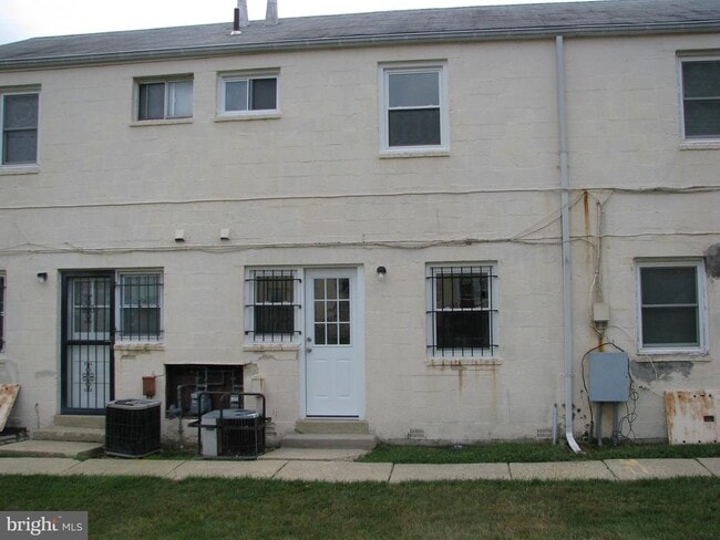 Photo - 2528 Iverson St