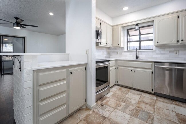 Photo - 3721 Southwind Ct