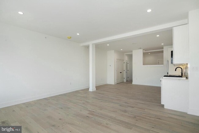 Photo - 2109 S Iseminger St Unit 3