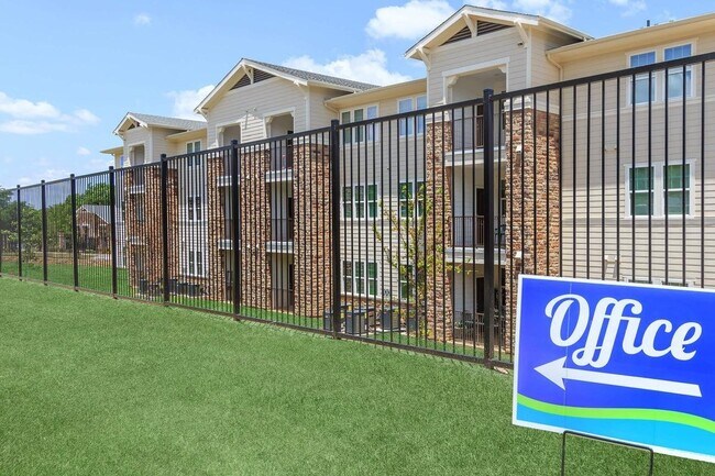 Photo - 4100 N Parkdale Ln