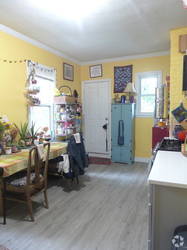 Building Photo - 45 Iffley Rd Unit 3 Rental