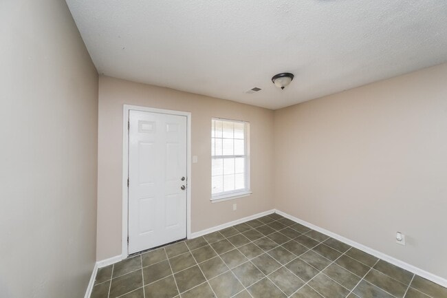 Photo - 4663 Royal View Dr