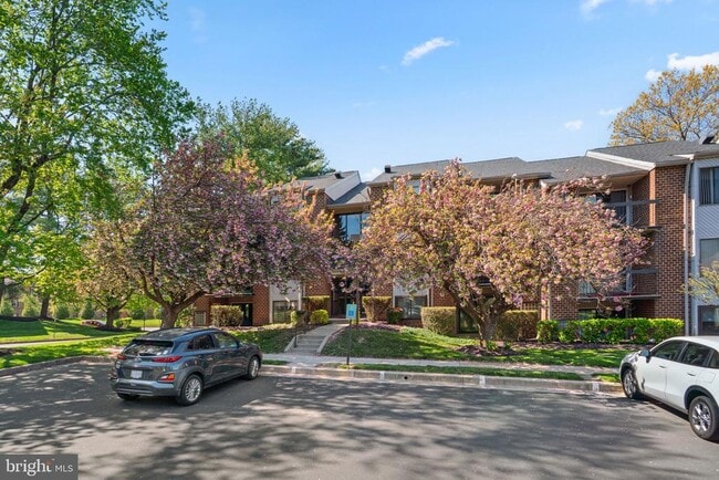 Photo - 6 Mullingar Ct Unit 202