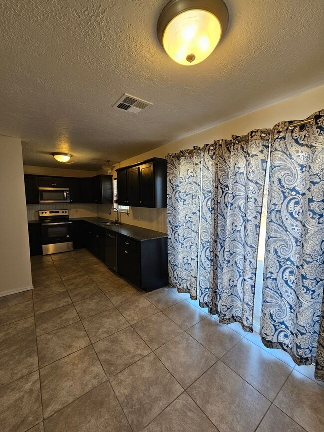 Photo - (4) Bed/(2) Bath - Corner Lot - Avail NOW!