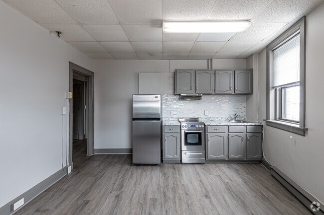 1BR, 1BA - Kitchen