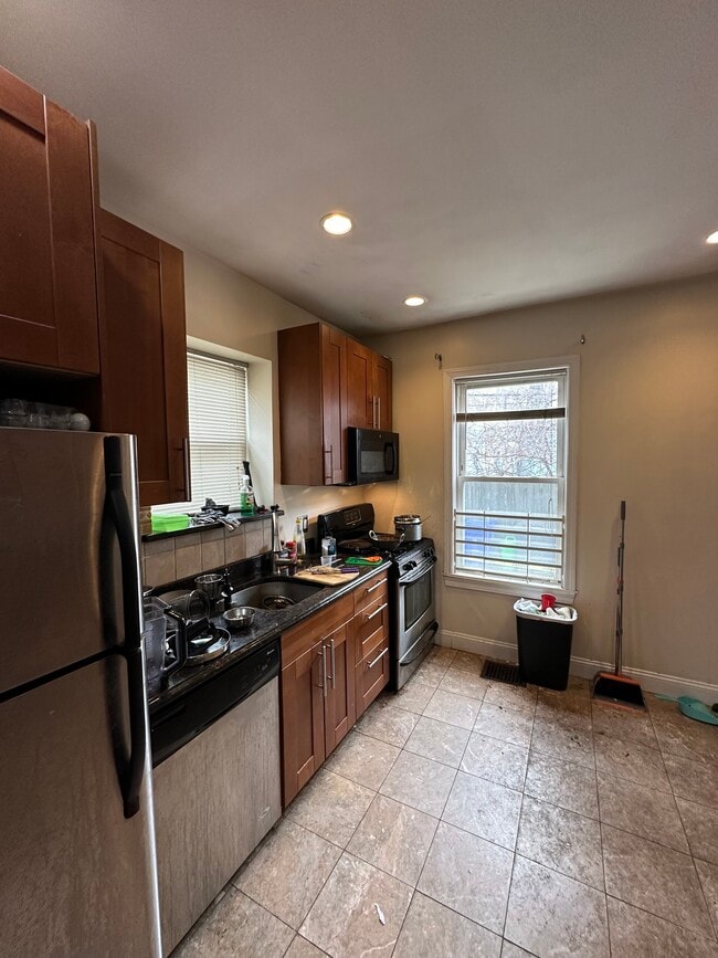 8 Montfern Ave
