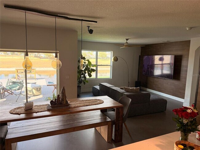 Photo - 9021 Pyrus St