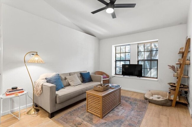 Photo - 1411 Gracy Farms Ln Unit 85