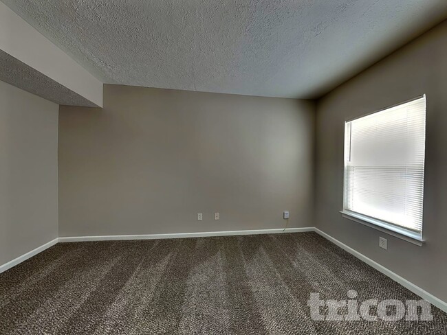 Photo - 3234 Hurst St