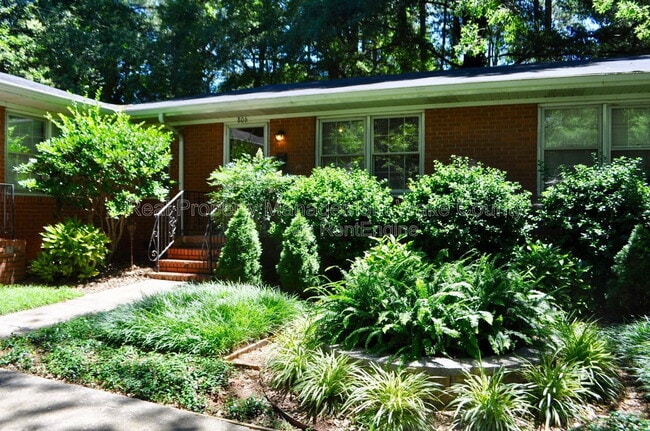 Building Photo - 806 Chamberlain St