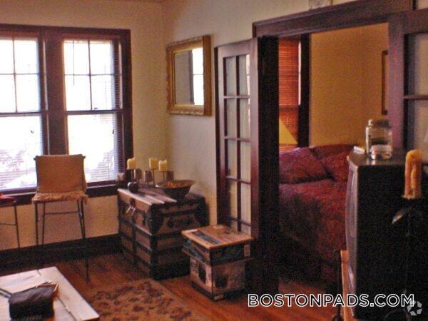 Building Photo - 8 Lakeville Rd Unit 1 Rental