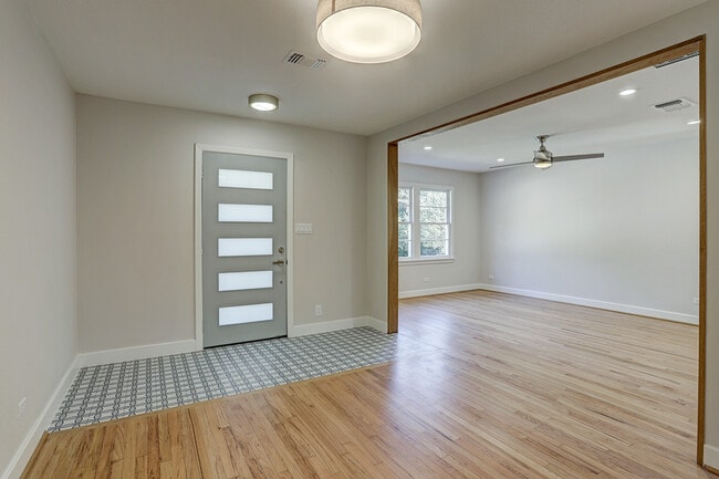 Photo - 802 E Stone St