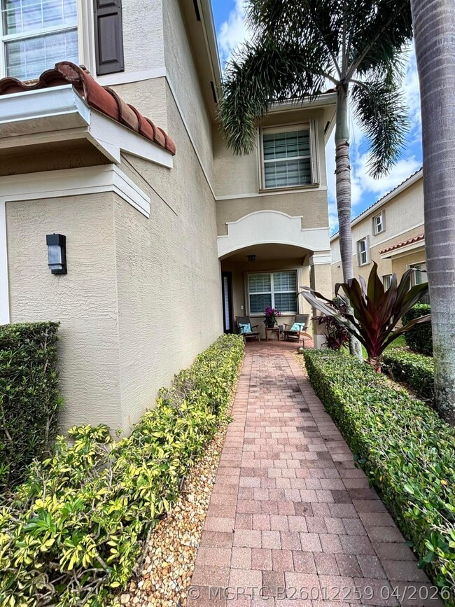 8219 Calabria Lakes Drive
