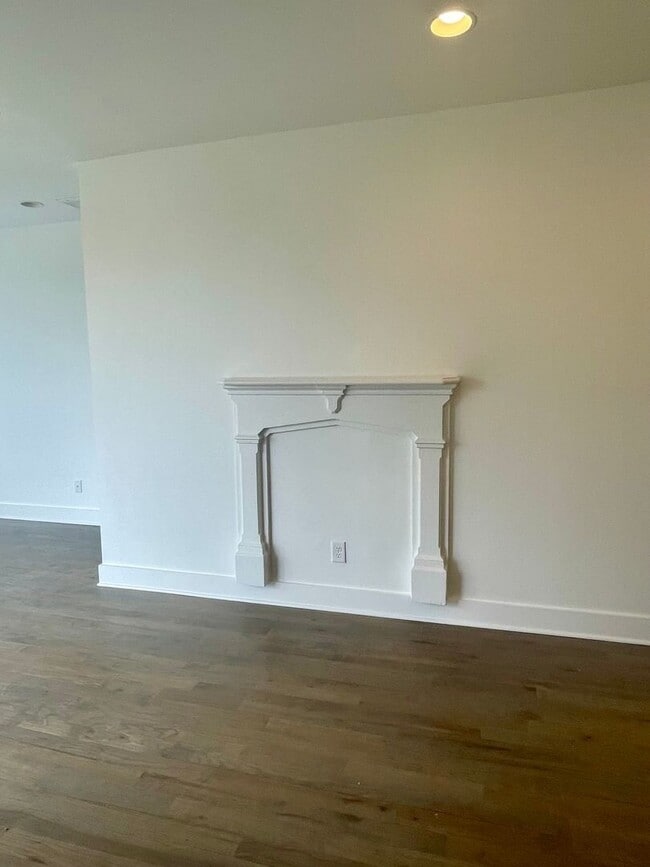 233 Riverside Dr