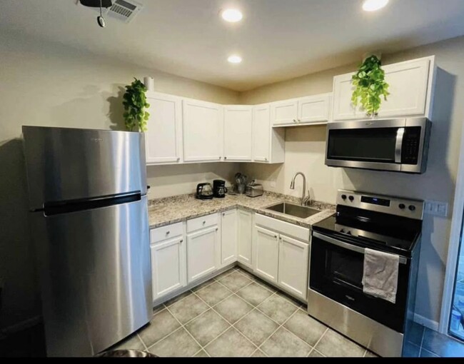 Kitchen - 8130 W Amelia Ave Casa