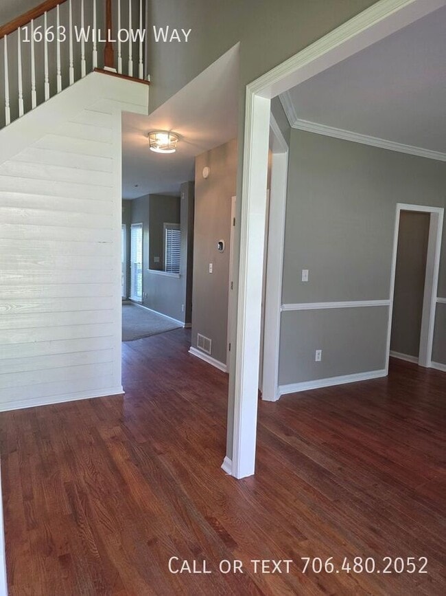 Photo - 1663 Willow Way