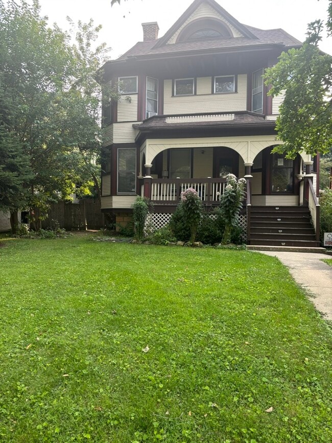 Building Photo - 319 Wesley Ave Rental