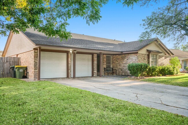 Photo - 5013 Camden Ln