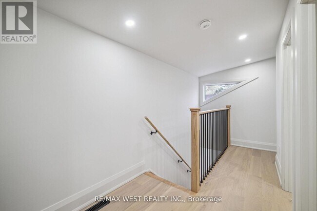 Photo - 202 Perth Ave