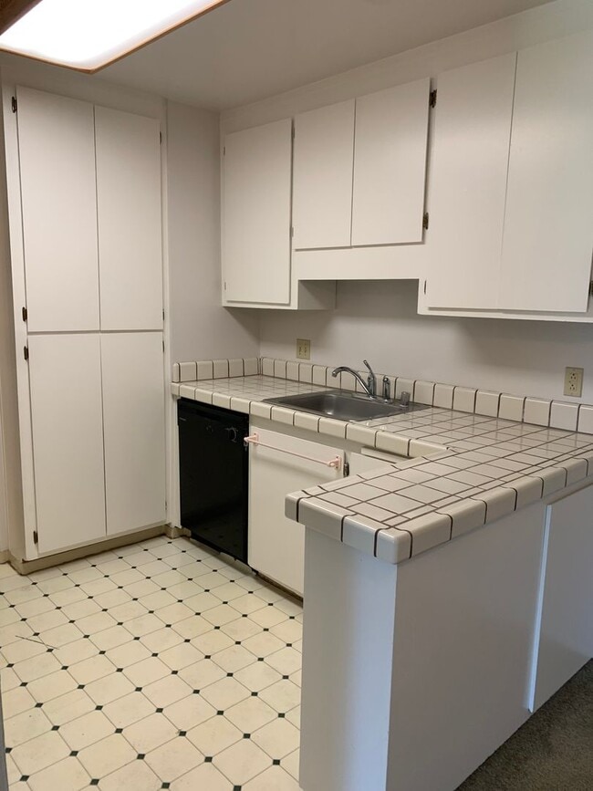 Photo - Top Floor Unit - Balcony - Elevator Access - Community Pool & Tennis Court Unit 318