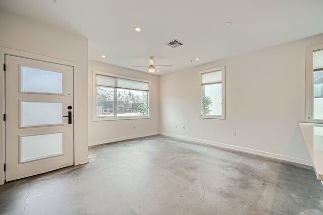 Photo - 1931 E 38th 1/2 St