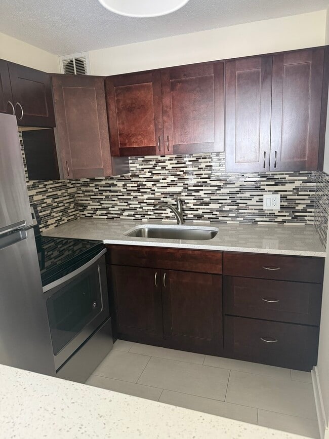 Photo - 2728 N Hampden Ct Unit 1704