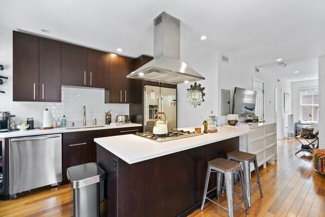 Building Photo - 12 Dwight St Unit 2