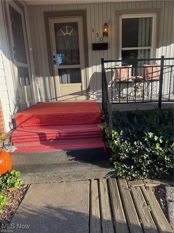 Photo - 450 E 5th St