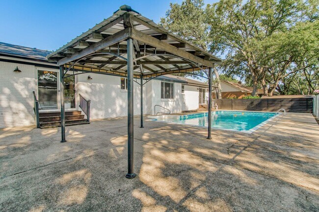 Photo - Beautifully updated lakefront home!