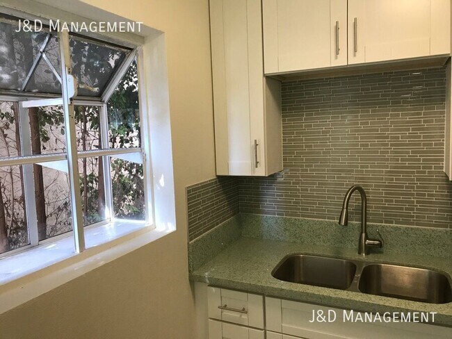 Photo - Upgraded Apartment near Liberty Station wi... Unidad A-D