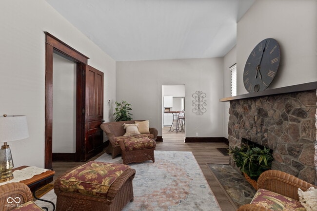 Photo - 195 W Marion St