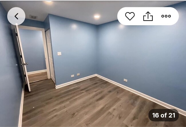 Dormitorio - 5911 S Indiana Ave