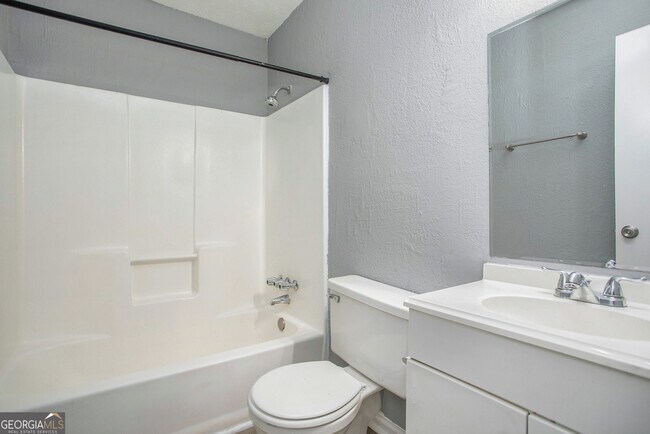 Photo - 2166 Satellite Way