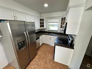 Building Photo - 736 SW 6th Ave Rental