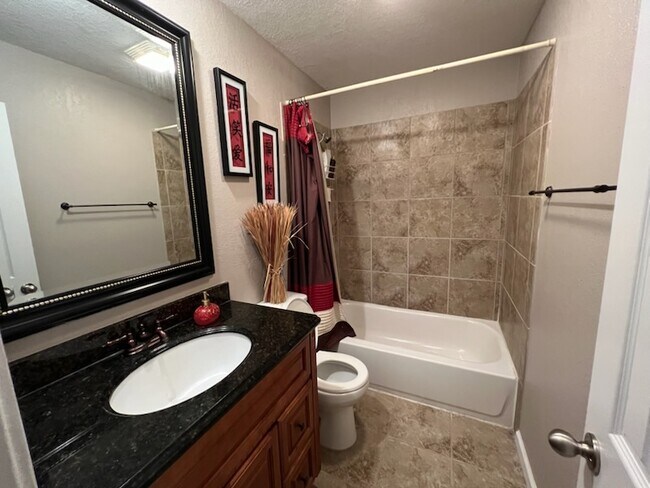 Photo - 10302 W Winston Ave Unidad Lake Plaza Condominiums