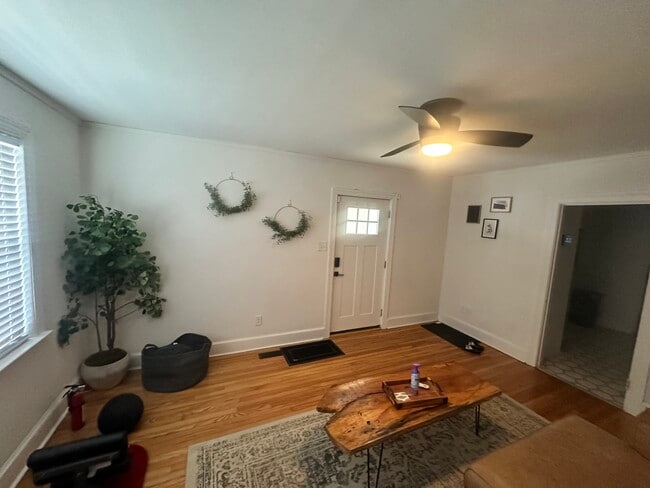 Photo - 910 E Mulberry St