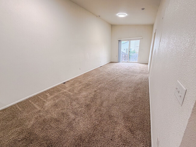 Photo - 313 Hunters Way
