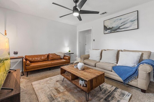 Photo - 511 Briar St