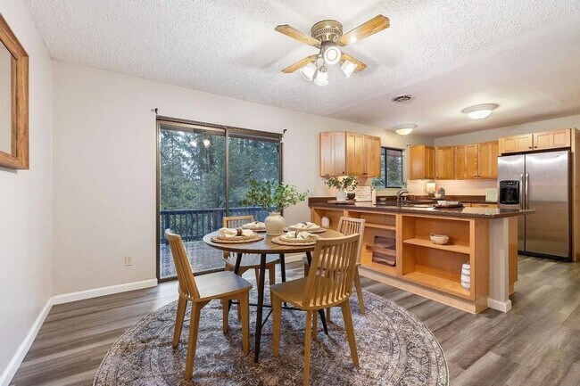 Photo - 358 Alpine Dr