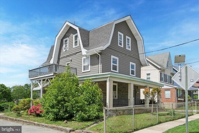 Building Photo - 660 Loraine St Rental