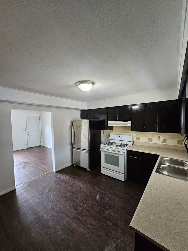 Photo - 3 Bedroom For rent ON S Central Unit 956