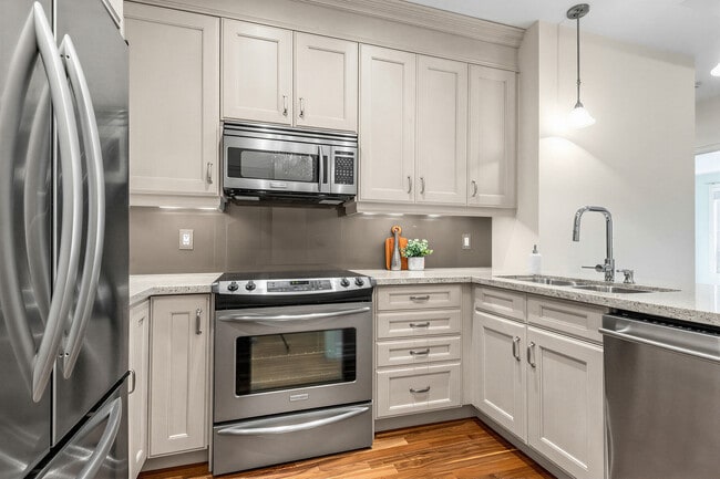 Photo - 21 Burkebrook Pl