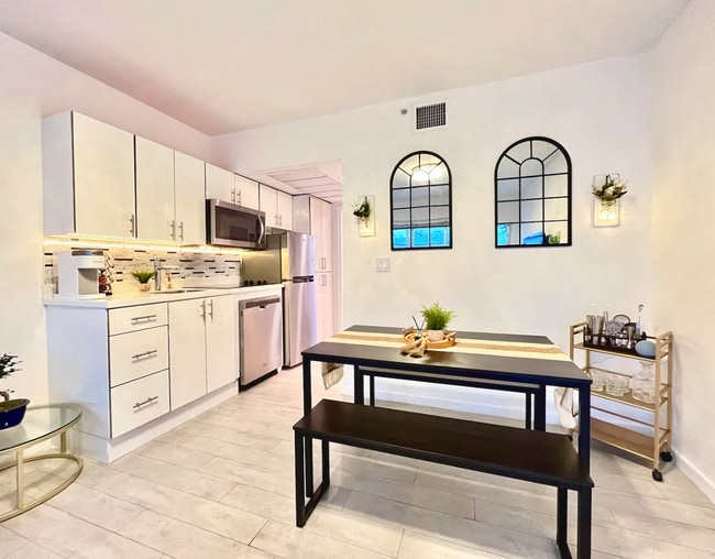 Photo - 1601 Meridian Ave Unit 206